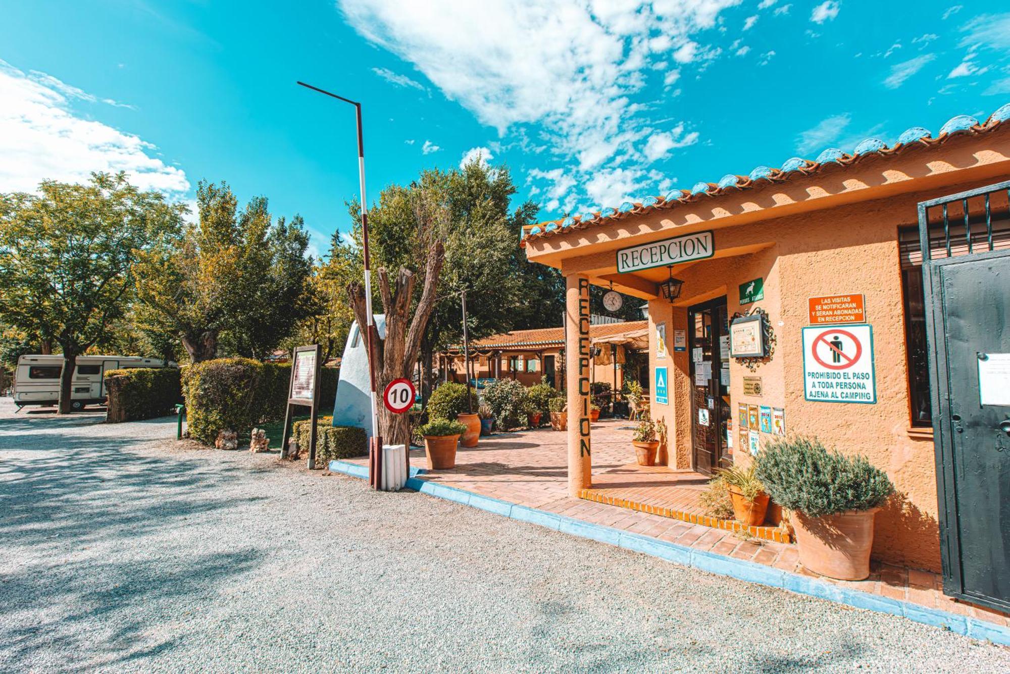 Camping & Bungalows Suspiro Del Moro Otura Exteriér fotografie
